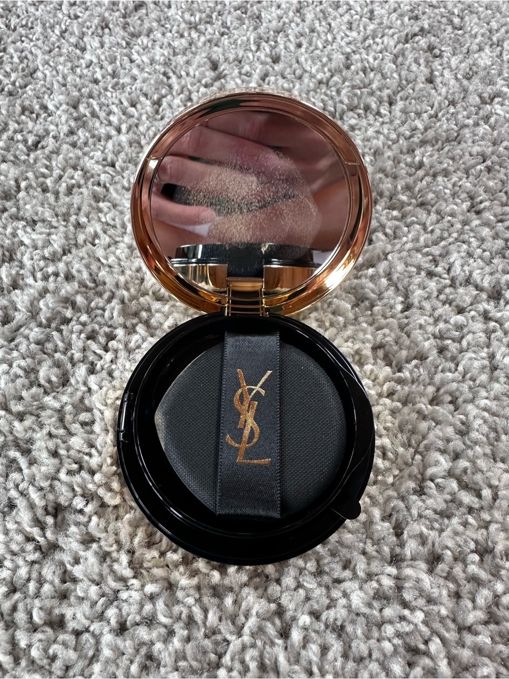 YSL Skin Affair Soft Glow Cushion Foundation in MW1 - Picture 4 of 9